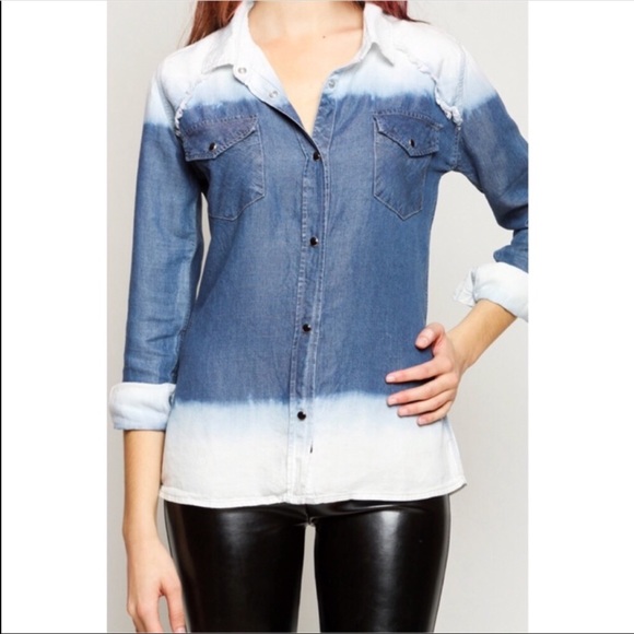 Rails Tops - • RAILS • Connor Dip Dye Button Down Shirt XS 🐘